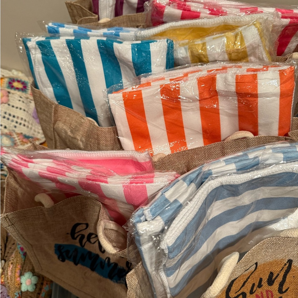 HATS, PURSES, GRAB BAG JEWELRY, WATER-BOTTLE HOLDERS - Picture 11 of 12